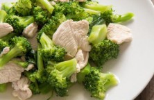 insalata di pollo con broccoli